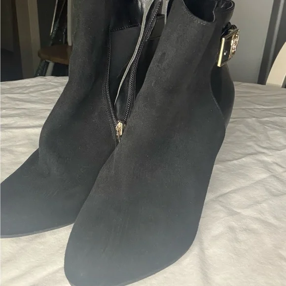 Elegant Black Ankle Boots - Picture 1 of 6